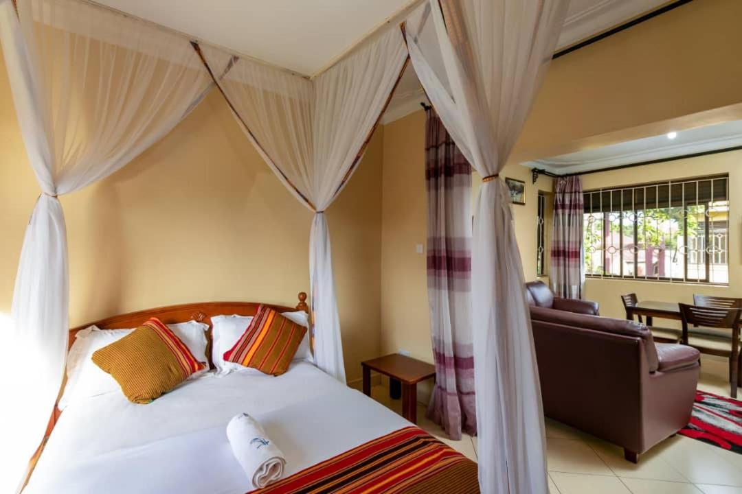 Victoria Breeze Suites, Entebbe Exterior foto